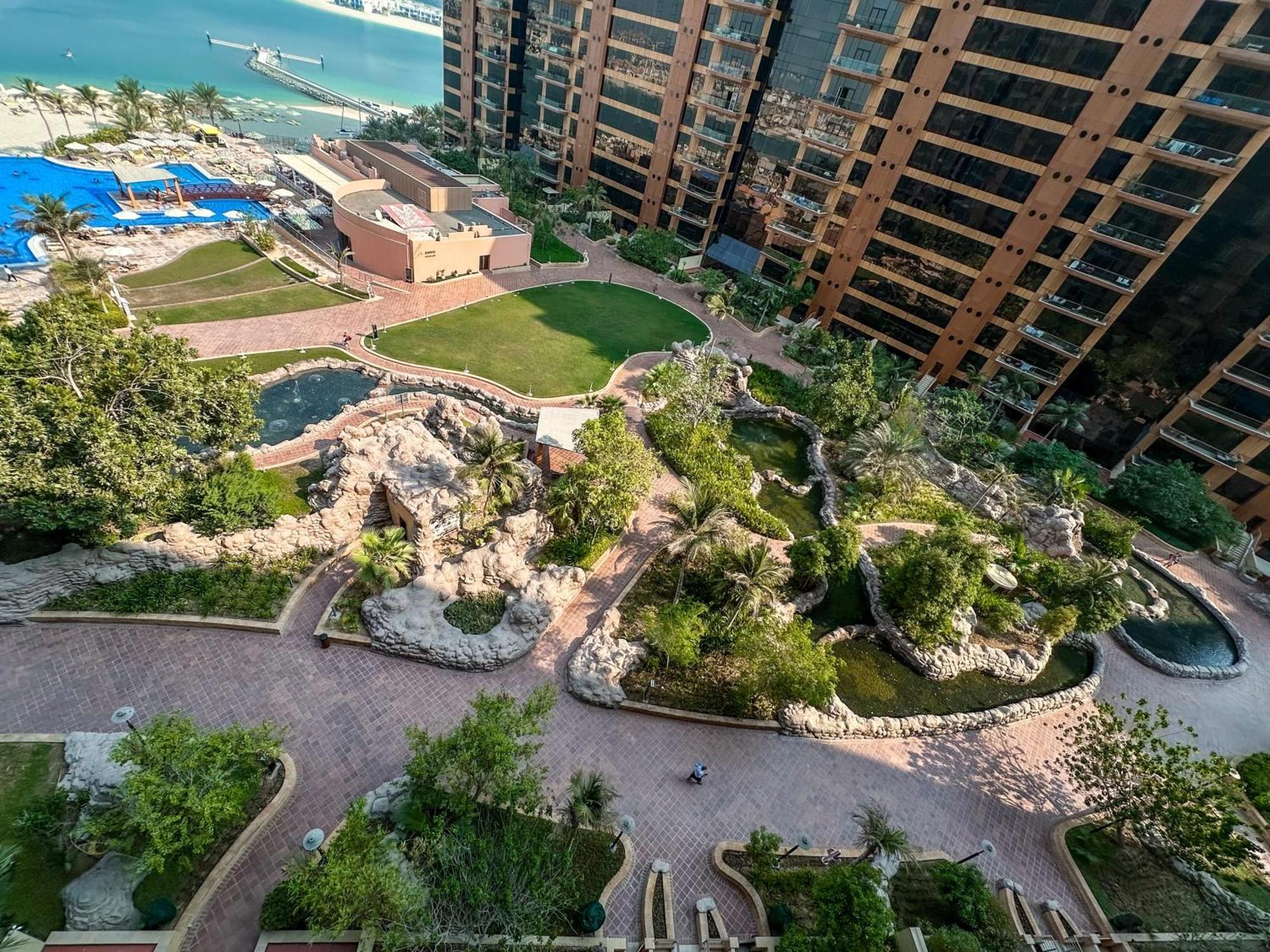 Modern Beachfront 1Br Apartment - Tiara Residence Dubai Eksteriør bilde