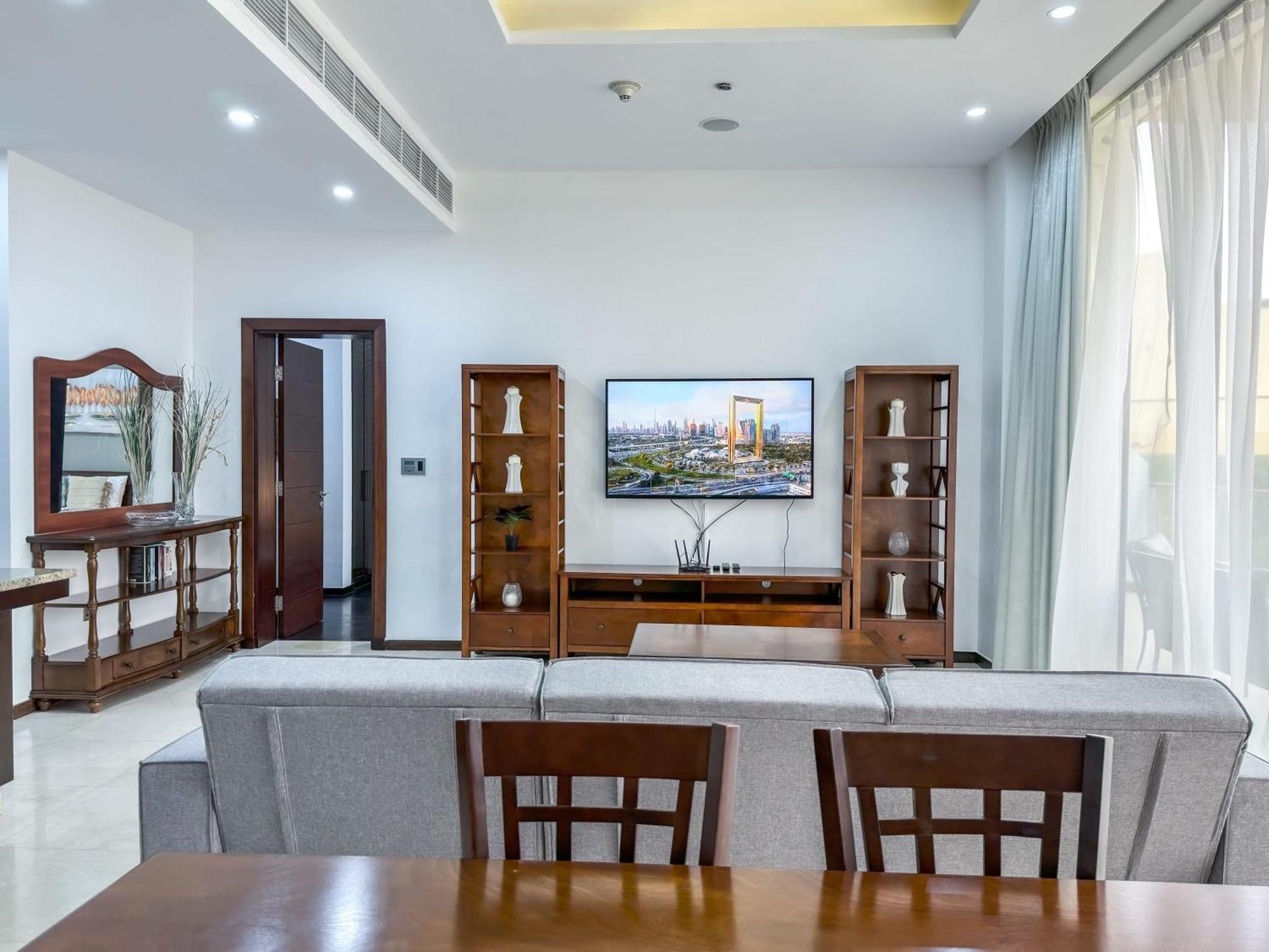 Modern Beachfront 1Br Apartment - Tiara Residence Dubai Eksteriør bilde