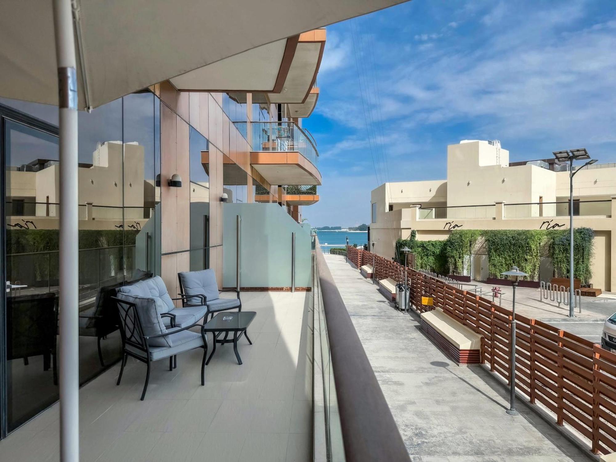 Modern Beachfront 1Br Apartment - Tiara Residence Dubai Eksteriør bilde