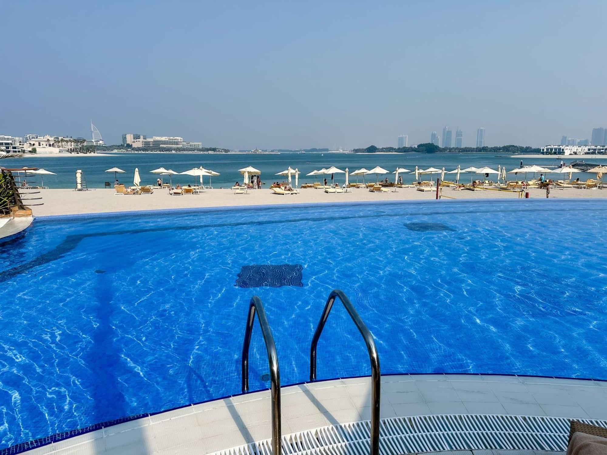 Modern Beachfront 1Br Apartment - Tiara Residence Dubai Eksteriør bilde